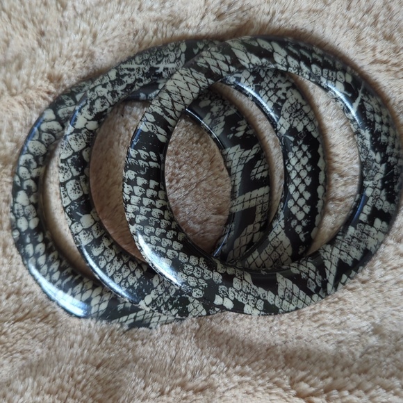 Python earring & bracelet set - Picture 5 of 5